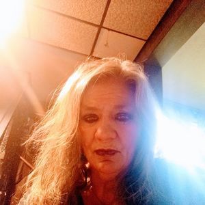 Meet your Posher, Mona